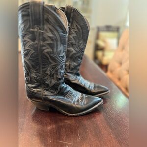 Justin Cowboy boot. Size 6.5c. Black